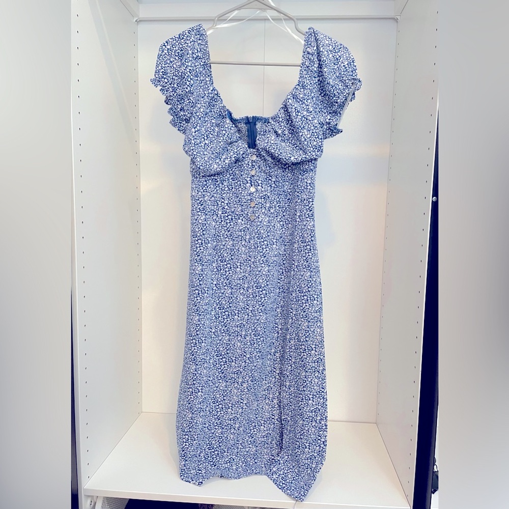 Urban Outfitters - Small
Kiss The Sky Floral Puff Sleeve Midi Dress